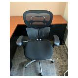 Black Mesh Back Rolling Office chair ... 44 x 25 x 28.5