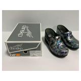 Dansko XP 2.0 Patent Silver Pearl Clogs Size 42 with Box