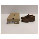 Clarks Un Shire Low Beeswax Leather Shoes Size 8M with Original Box
