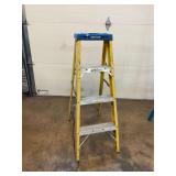 Werner FS104 4-Foot Non-Conductive Fiberglass Step Ladder