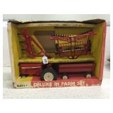 IH Farm set, Ertl, some condition on box