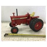 International Farmall 1556 with duals, 1/16