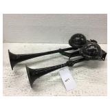 Vintage dual air horns 21ï¿½ & 17ï¿½