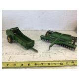 Vintage John Deere manure spreader and John Deere