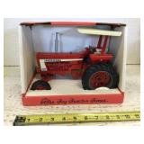 Farmall 706 toy tractor times collector edition