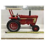 International Farmall 1066, 14 in h x 18 in x
