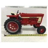 International 966 Farmall, 1/8 scale, CNH License