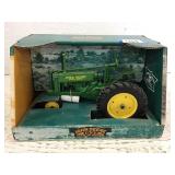 John Deere model B tractor 1937, 1/16 scale