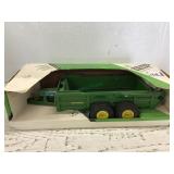 John Deere hydra push spreader, 1/16 scale
