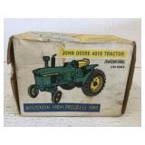 John Deere 4010 tractor 1/16 scale by Ertl