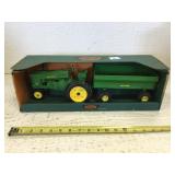 John Deere model 70 1953 with wagon 1/16 scale by