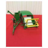 John Deere Vintage combine, 1/16 scale