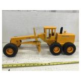 John Deere road grader 722B  1/16th scale by Ertl