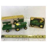 John Deere lawn and garden tractor 1/16 scale