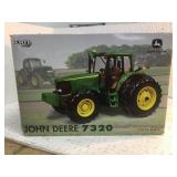 John Deere 7320, 1/16 scale, Ertl, NIB, 2005 Farm