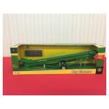 John Deere hay elevator, 1/16 scale