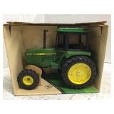 John Deere 2550 Ertl Stock #501 1/16 Scale NIB.