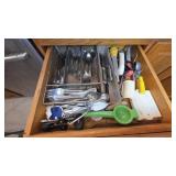 Flatware and Kitchen Utensils Set