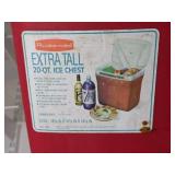 Rubbermaid 20-Quart Ice Chest Red