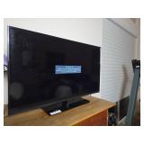 Vizio 39-Inch Model E320-B2 TV With Headphones