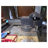 Swivel Base Bench Vise with Integrated Anvil