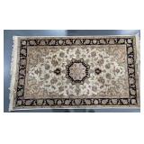 Persian-Style Ivory Floral Medallion Rug 65 In