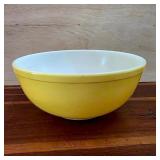 Vintage Pyrex Yellow 4-Quart Mixing Bowl