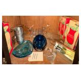 4 VINTAGE NEW ORLEANS 16 PAT O’BRIEN’S GLASSES IN ORIGINAL PACKAGING, 3 GLASS SWAN DISHES, LIGHT BLUE/TURQUOISE ASH TRAY, COBALT BLUE BULBOUS CIGARETTE HOLDER/ASH TRAY, STEM GLASSES, DRINKING GLAS