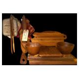 3 WOODEN CUTTING BOARDS, 2 WOODEN BOWLS, SMALL ASSORTMENT OF WOODEN KITCHEN UTENSILS, 4 OVEN MITTS