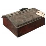 ANTIQUE TIN DIVIDED BOX W/ DUAL LIDS AND WOODEN HANDLE (HANDLE AS-IS)