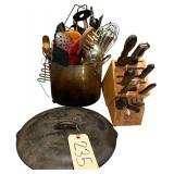 ASSORTMENT OF KITCHEN UTENSILS, WOODEN KNIFE BLOCK W/ ASSORTMENT OF KNIVES, LODGE CAST IRON LID