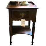 ANTIQUE WOODEN 1-DRAWER NIGHTSTAND