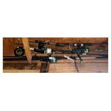 6 FISHING REELS TO INCLUDE SHAKESPEARE, DAIWA, ZEBCO, AND FLY FISHING REEL W/ 6 ASSORTED RODS