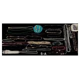 LOT OF FASHION BEADED AND OTHER NECKLACES TO INCLUDE SEVERAL SARAH COVENTRY