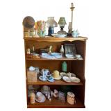 WOODEN SHELF WITH CONTENTS TO INCLUDE VINTAGE MIRROR ON STAND, HANDLED TIDBIT TRAY, VINTAGE METAL LAMP BASE, LARGE VASE, AND MANY OTHER ASSORTED ITEMS