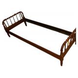 ANTIQUE WOODEN TWIN/YOUTH SIZE BED
