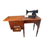 VINTAGE SINGER SEWING MACHINE IN NICE WOODEN SEWING CABINET W/ PEDAL