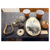 2 SMALL DECORATIVE TERRACOTTA POTS, HORSE JAR, SET OF 4 MAN RIDING HORSE COASTERS, BOMA CANADA WOLF PIN JAR, WOLF CANDLEHOLDER, VINTAGE STIRRUP, VINTAGE WOOD PLAQUE WITH BARK EDGE - MOUNTAIN MAN & GRI