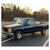1994  GMCGMC  Sierra 1994 GMC SIERRA PICKUP TRUCK W/ APPROX. 284,400 MILES - RUNS AND DRIVES WELL! AUTOMATIC TRANSMISSION, HAS TITLE - VIN: 1GTEC14Z3RZ534680