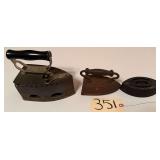 ANTIQUE HOWELL CO. CAST IRON SAD IRON, OTHER ANTIQUE CAST IRON SAD IRON, VINTAGE COAL IRON