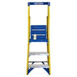 WERNER FIBERGLASS PODIUM LADDER - LADDER SIZE IS 3 FT, MAX REACH 9 FT, HIGHEST STANDING LEVEL 2 FT 10 INCHES