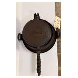 ANTIQUE CAST IRON GRISWOLD WAFFLE IRON AMERICAN NO. 8 PATTERN EERIE, PA