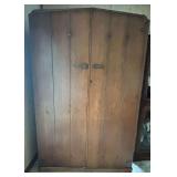 LARGE ANTIQUE QUARTER-SAWN OAK ENGLISH CHIFFEROBE