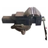 BENCH VISE MARKED NO. 5