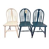 3 PAINTED WOODEN WINDSOR-STYLE SPINDLE-BACK CHAIRS