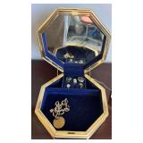 VINTAGE OCTAGONAL SHOE JEWELRY BOX, MIRRORED TOP, VELVET STYLE, 5 FASHION RINGS, BRACELET, 2000 SACAGAWEA DOLLAR COIN