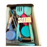 ASSORTMENT OF KITCHEN UTENSILS TO INCLUDE MEASURING CUPS, SPATULAS, TONGS, SCISSORS, SPOONS, GARLIC PRESS, WHISK, ETC.