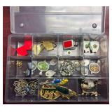 PLASTIC BOX OF JEWELRY TO INCLUDE BROOCHES, EARRINGS ETC…