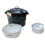 CORNING WARE 2-1/2 QUART CASSEROLE DISH NO. P-2 1/2-B, CORNING WARE F-5-B 1-1/2 QUART ROUND RIBBED BAKING DISH, ENAMEL WARE SPECKLE PATTERN COOKING POT