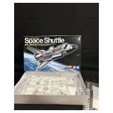 Poor Box Tamiya Space Shuttle Atlantis-Open Box